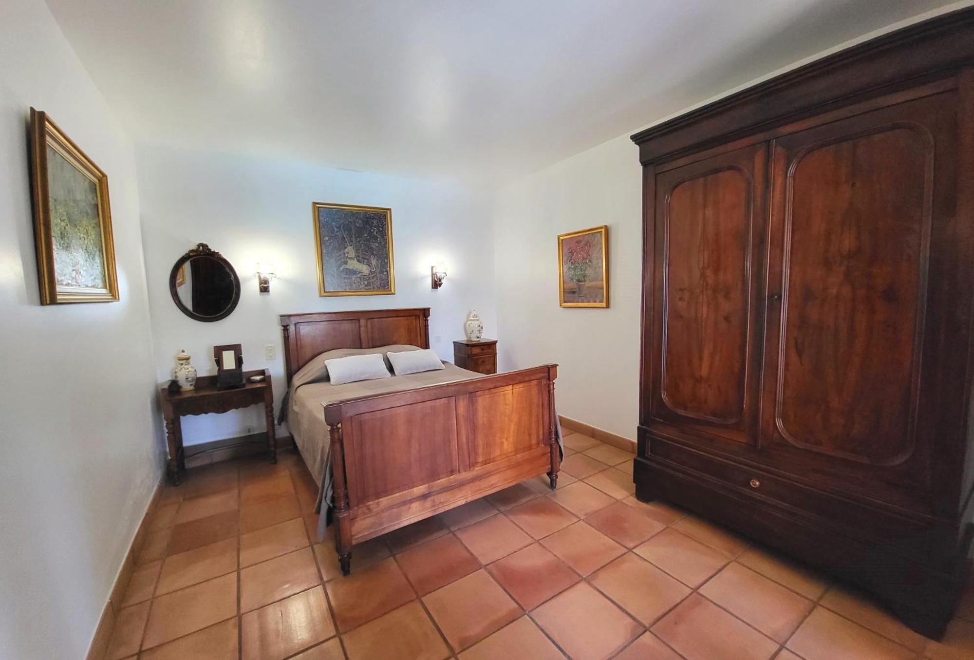 La Massette Du Cheval Blanc De Caractère En Pierre Sèche Villa