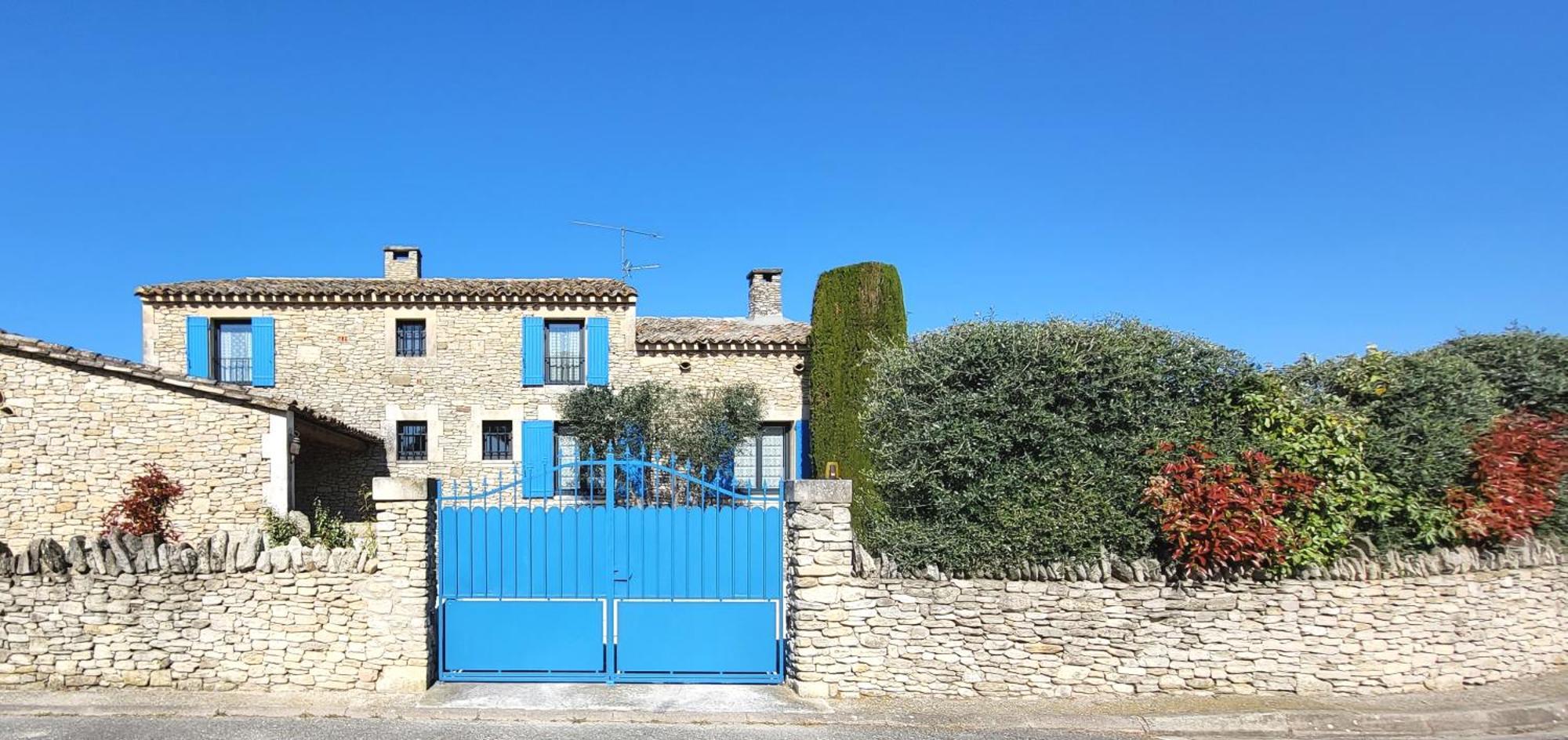 La Massette Du Cheval Blanc De Caractère En Pierre Sèche LʼIsle-sur-la-Sorgue