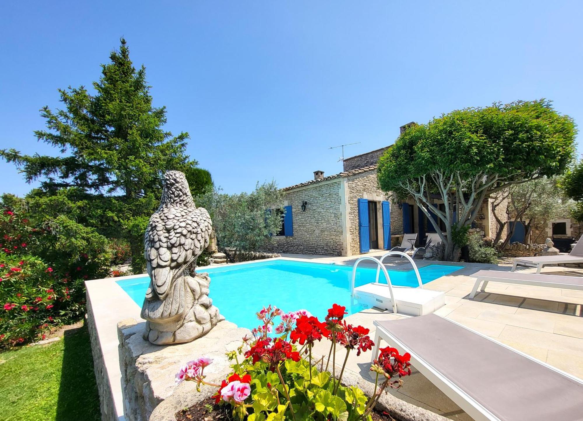 La Massette Du Cheval Blanc De Caractère En Pierre Sèche Villa