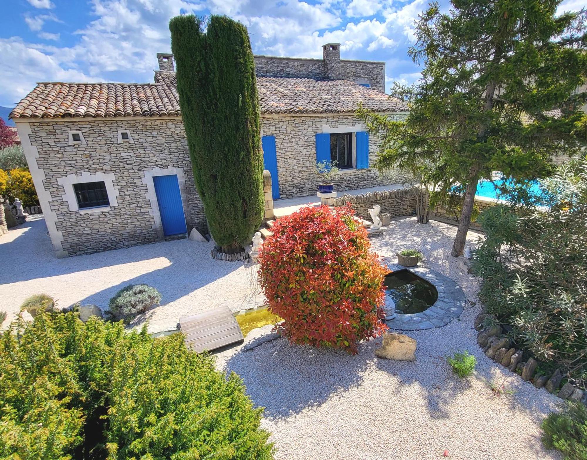 La Massette Du Cheval Blanc De Caractère En Pierre Sèche * LʼIsle-sur-la-Sorgue